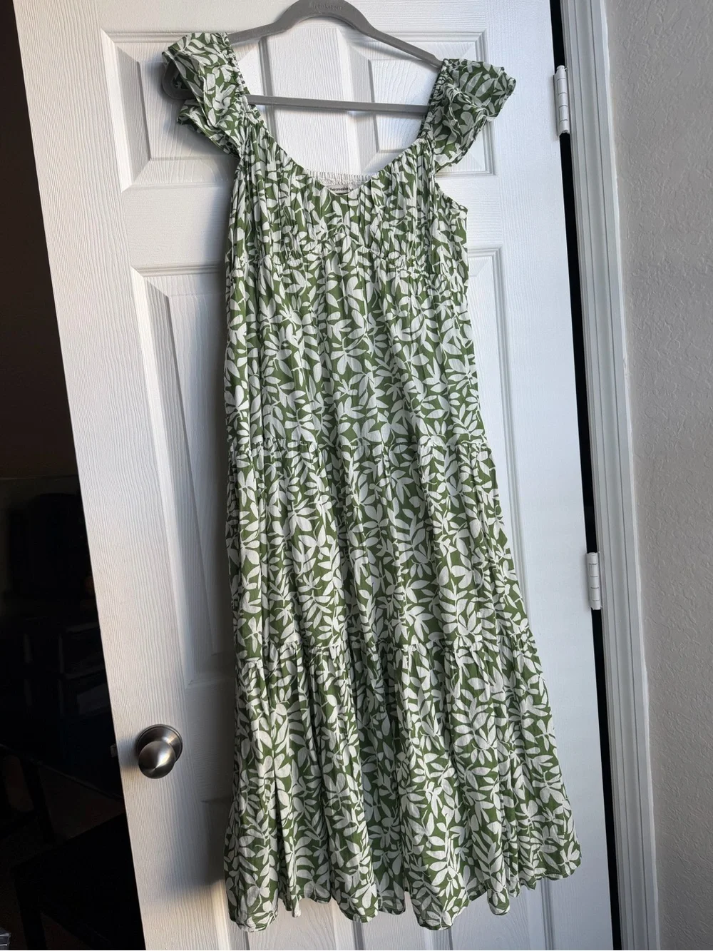 Abercrombie & Fitch lightweight leaf